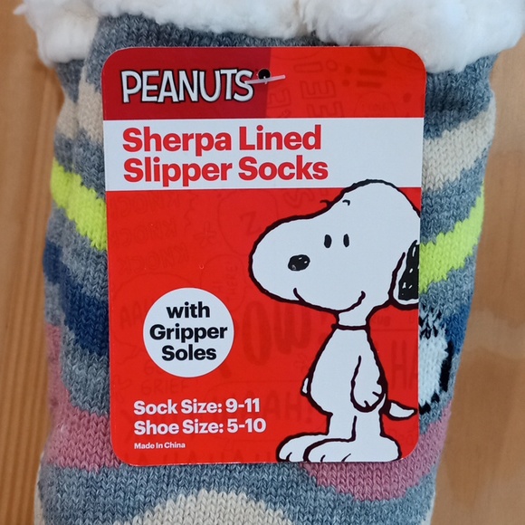Peanuts Snoopy Sherpa Lined Slipper Socks Gripper Soles - Picture 6 of 7
